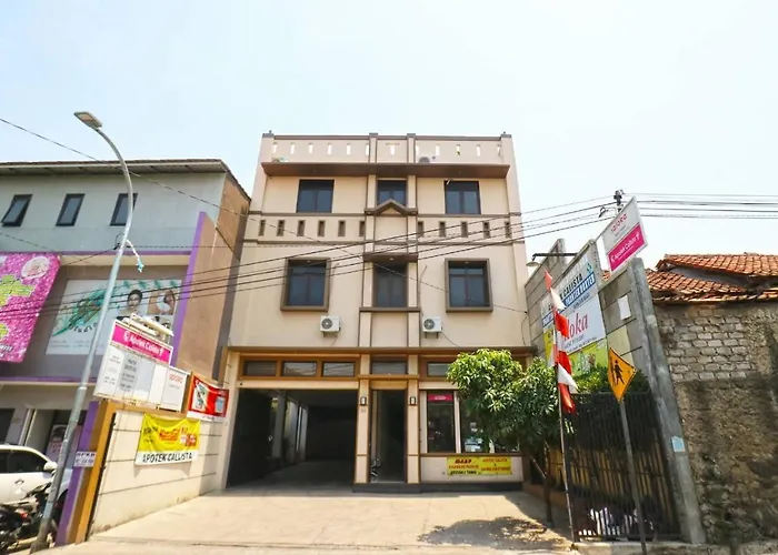 Saloka Guest House & Residence