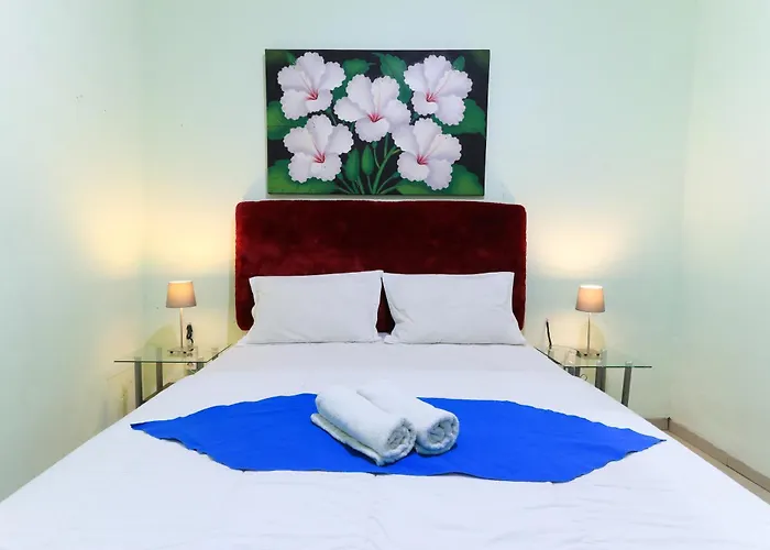 Labuana Homestay And Cafe Garden Makassar