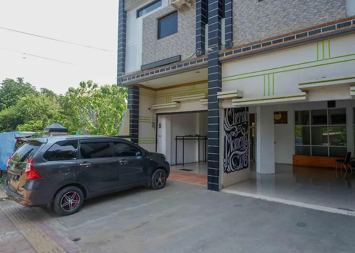 RedDoorz Syariah near Alun Alun Kajen