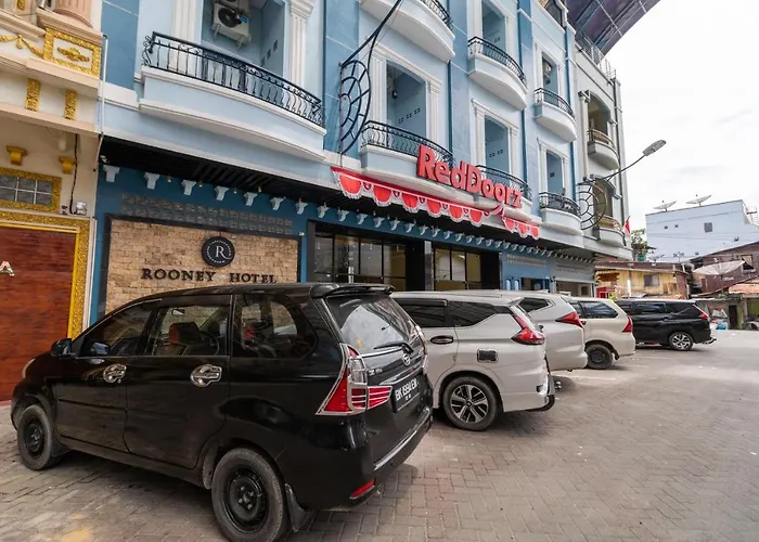 RedDoorz Plus near Ramayana Pematangsiantar