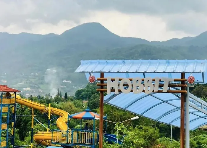 Seruni Hotel Hobbit House