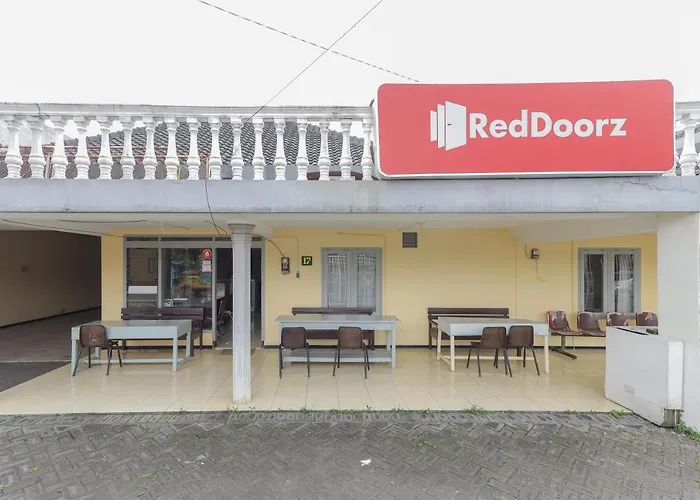 Reddoorz At Cbr Residence Blimbing