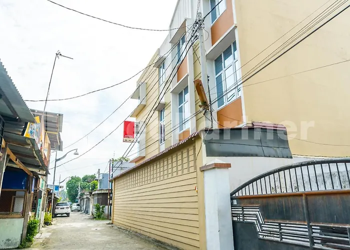 Adam Malik Guesthouse Near Regale Icc Medan Mitra Reddoorz