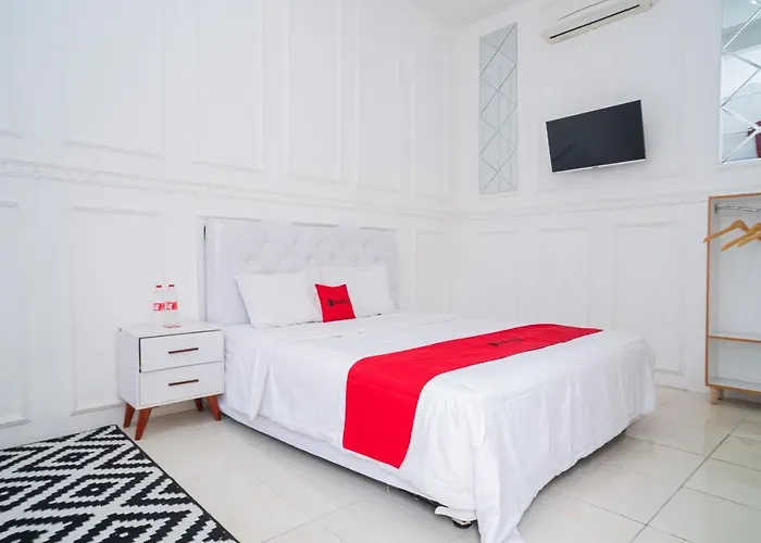OYO 90546 Aura Syariah Homestay