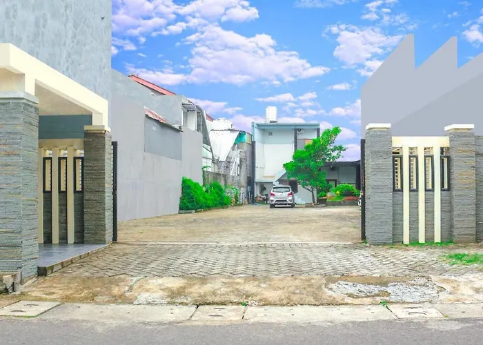 Hp Residence Mitra Reddoorz Near Alun Alun Kediri