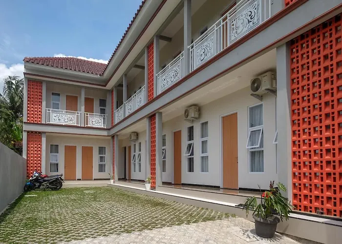 RedDoorz Syariah Near Universitas Tidar