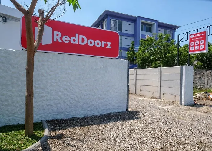RedDoorz near Tugu Kartasura
