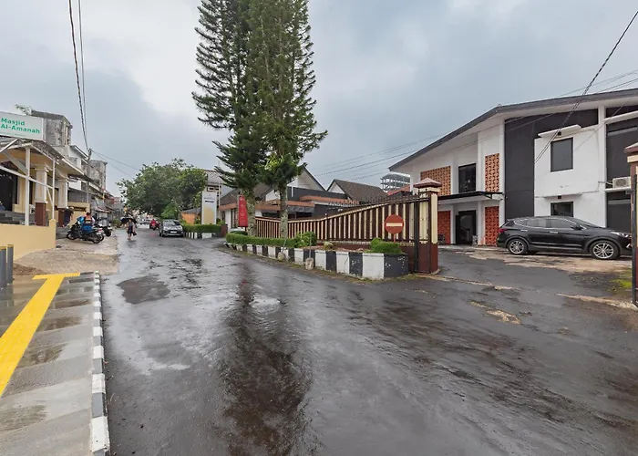 RedDoorz near Alun Alun Kota Sukabumi