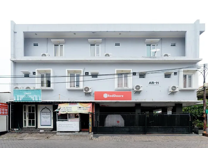 RedDoorz Syariah At Delta Sari Aloha Waru