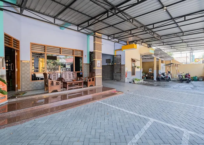 RedDoorz Syariah Near Alun-Alun