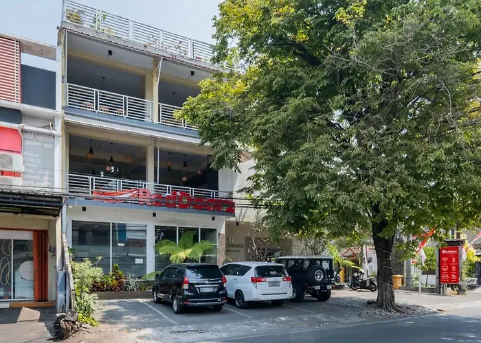 RedDoorz Premium @ Jalan Cengkeh