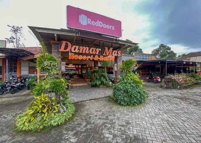OYO 563 Damar Mas Resort Lereng Kelud