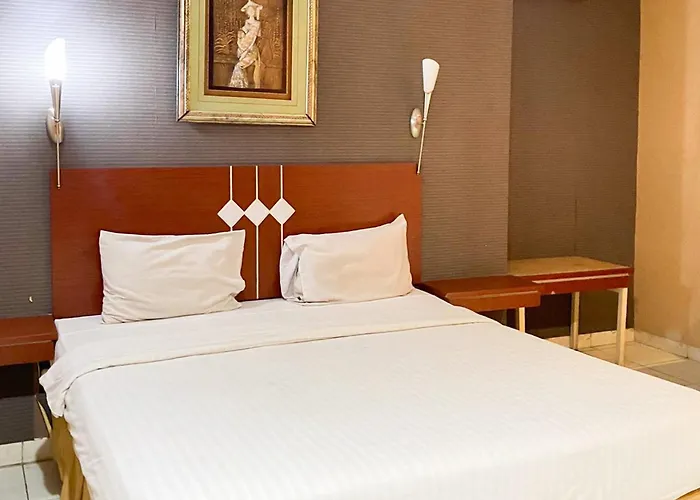 Urbanview Trisula Hotel Makassar