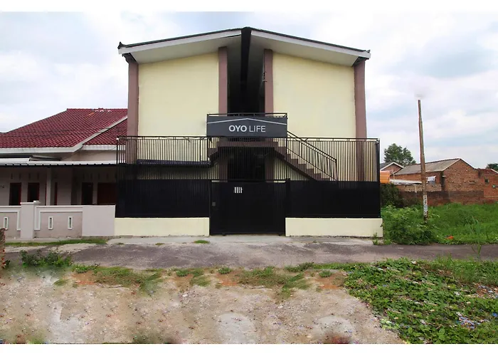 OYO Life 2273 Pratama Homestay