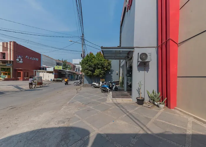 RedDoorz near Pasar Pagi Cirebon