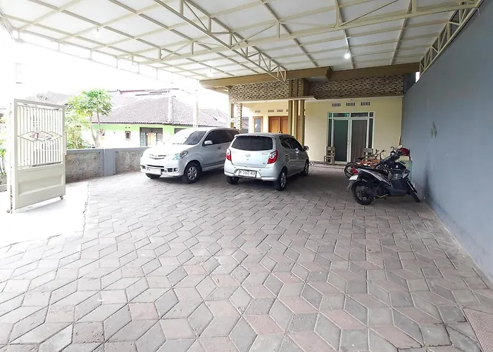 Lancar Homestay Syariah Near BNS Mitra RedDoorz