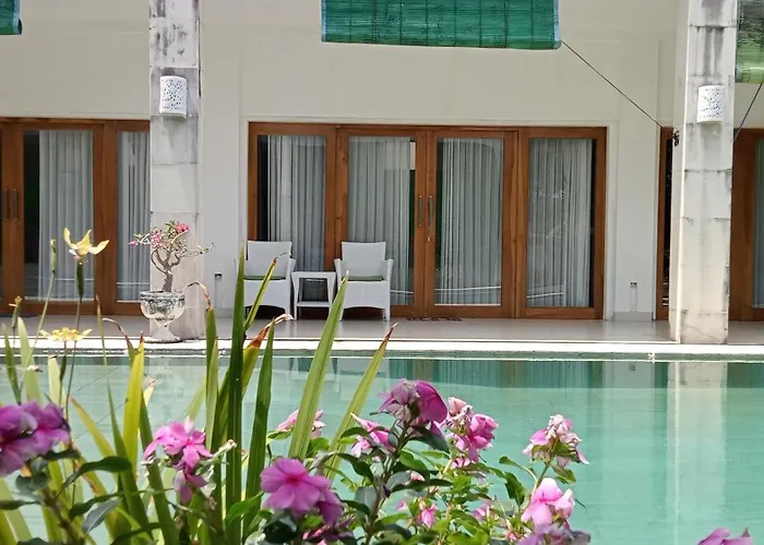 Villa Putih Lovina