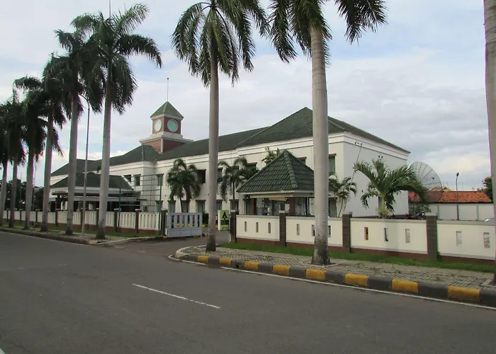Townhouse Oak Hotel Grand Cikarang