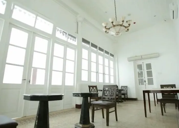 Alimar Hotel