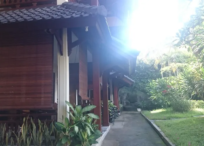Batu Bolong Cottages