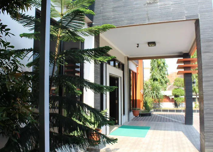 Anggraeni Hotel Ketanggunan