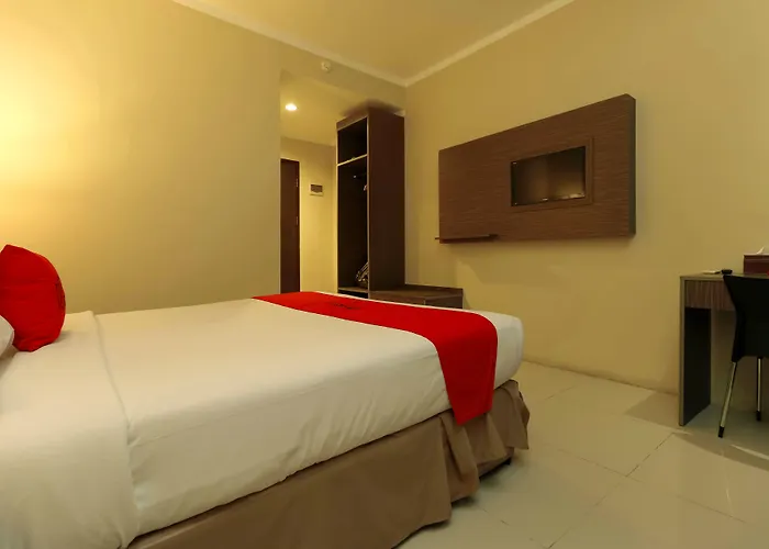 Reddoorz Plus Near Pantai Losari