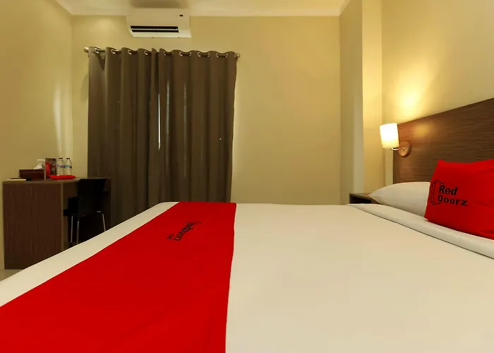 Reddoorz Plus Near Pantai Losari