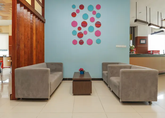 Reddoorz Plus Near Pantai Losari