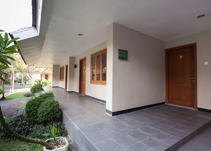 RedDoorz Premium @ Raya Nginden