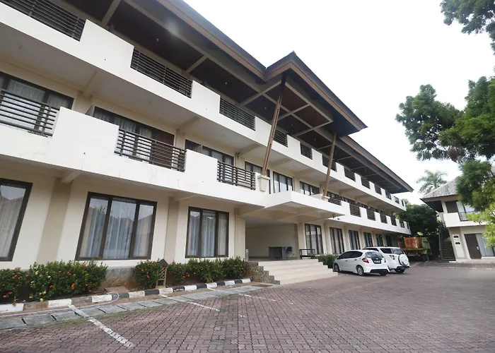 Reddoorz Premium @ Bukit Damai Indah