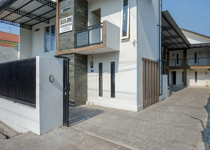 RedDoorz Plus Syariah near Stasiun Tegal 2