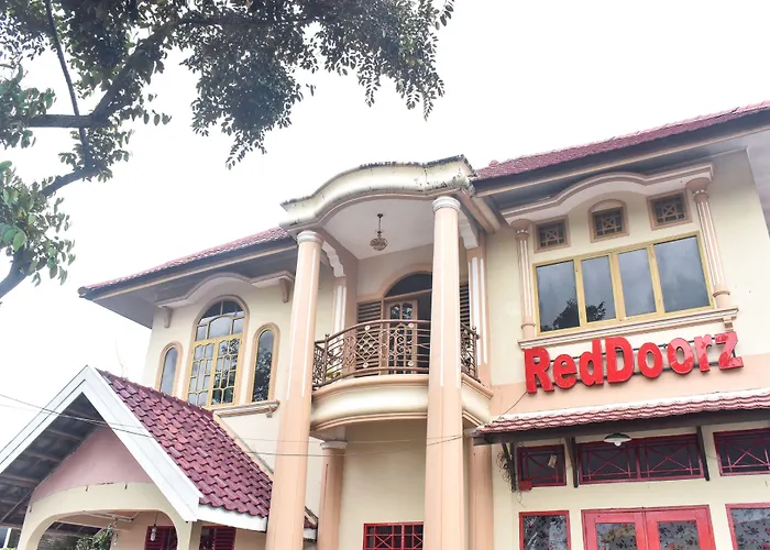 RedDoorz near Sultan Hasanuddin Airport 2 Makassar