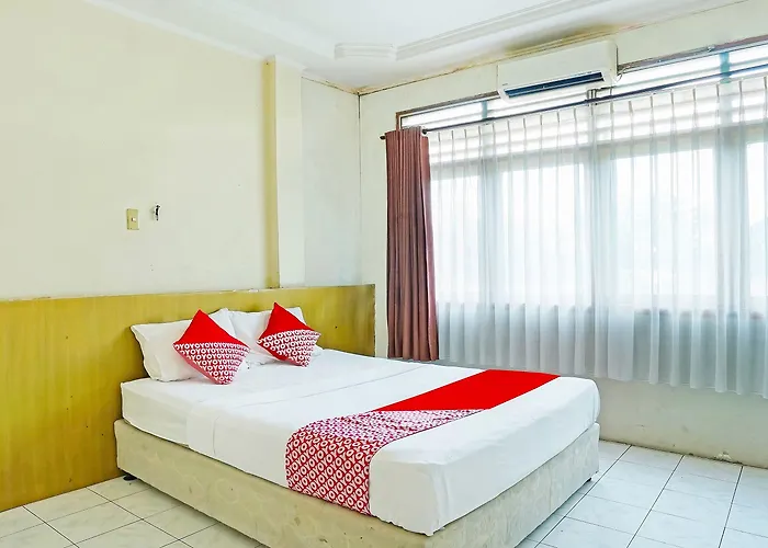 Oyo 90390 Hotel Rd Premium