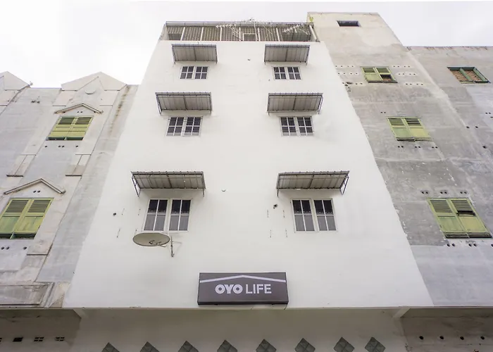 Oyo Life 2366 Gatsu Kost