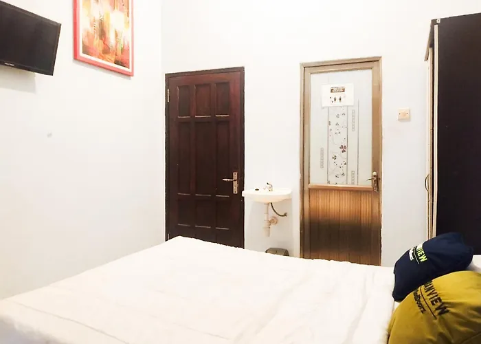 Urbanview Hotel Trisna Srabah