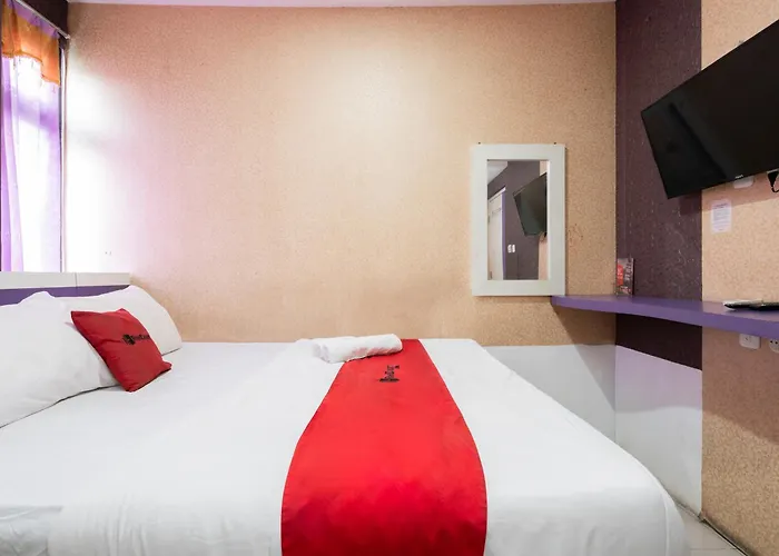 RedDoorz Plus Near Stasiun