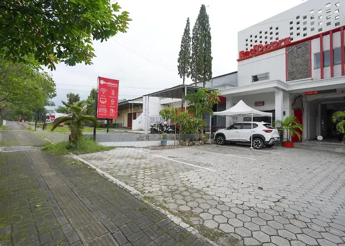 Reddoorz Near Alun Alun Magetan