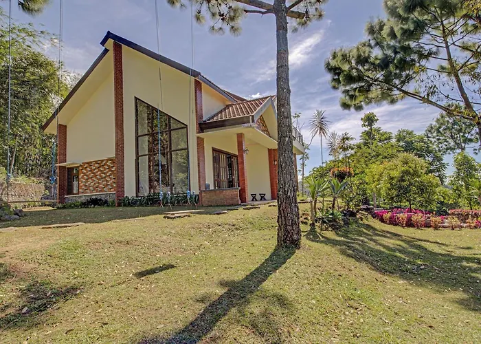 OYO 3208 Villa Inn App Trawas Bintaro Syariah