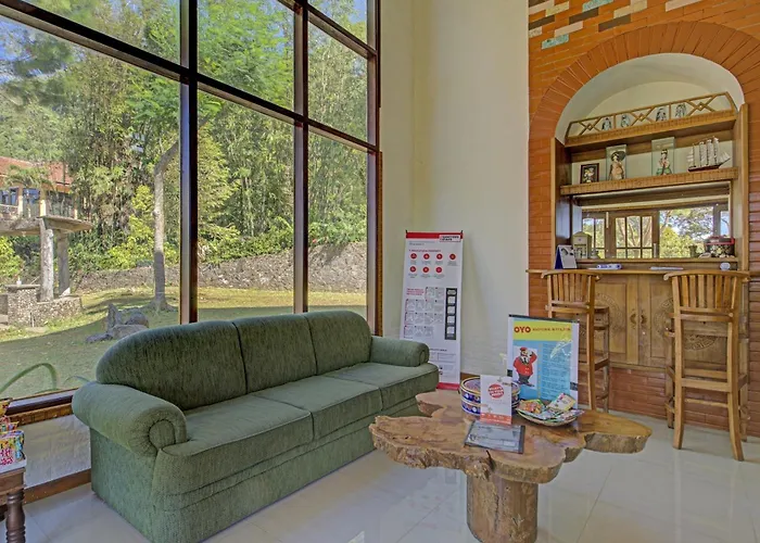 OYO 3208 Villa Inn App Trawas Bintaro Syariah