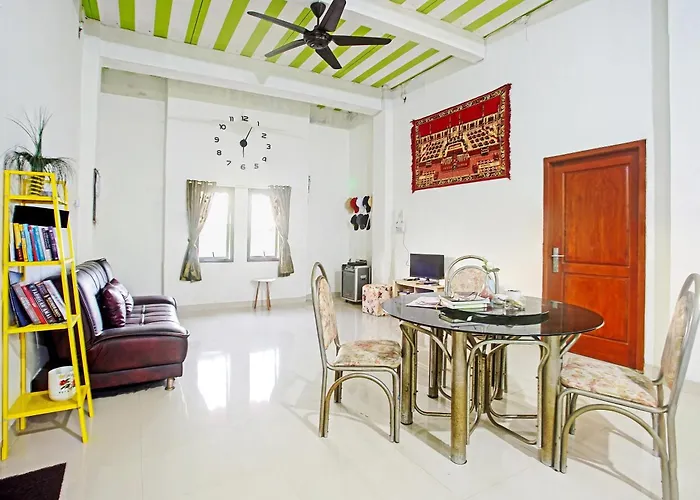 Oyo Life 90587 Domen Homestay Syariah