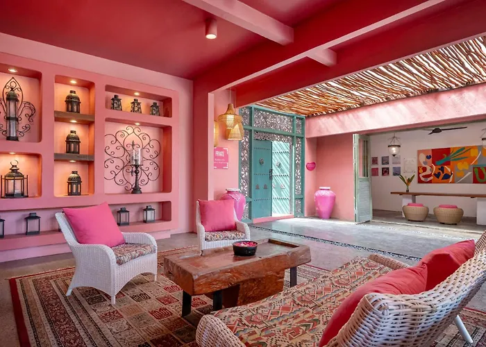 Pinkcoco Gili Trawangan - Constant Surprises - For Cool Adults Only