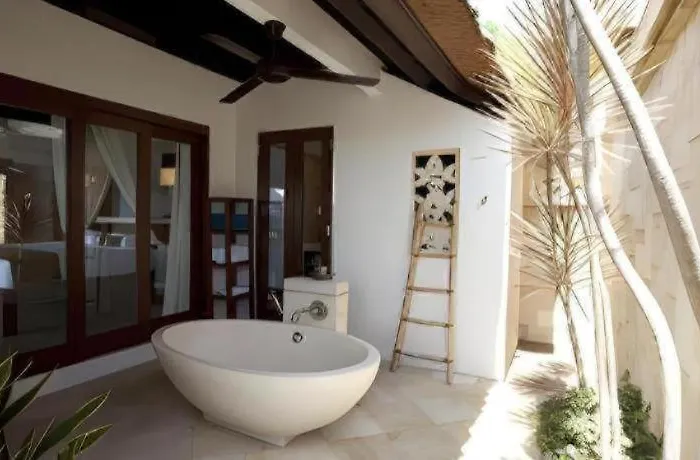 Batu Karang Lembongan Resort & Spa