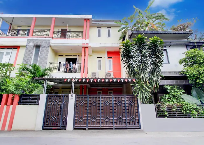 OYO 2008 Sellinas Family Residence Syariah