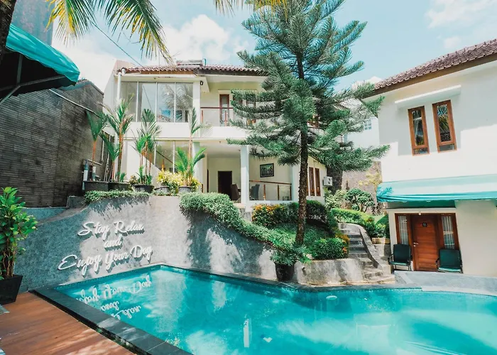 Aleyra And Villa'S Garut