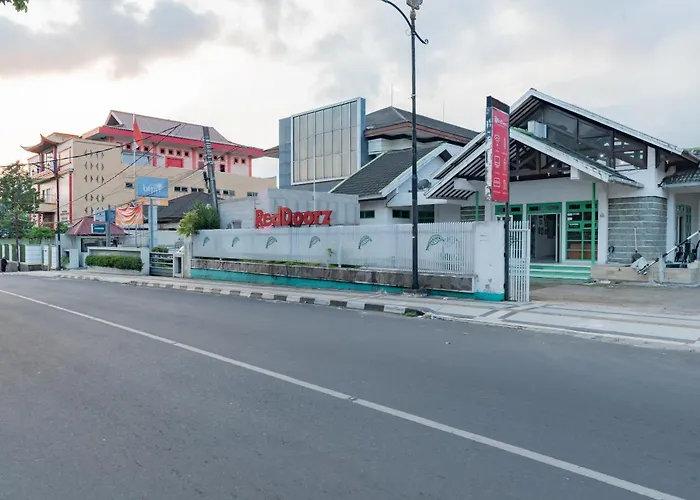RedDoorz @ Jalan R.E. Martadinata Sukabumi