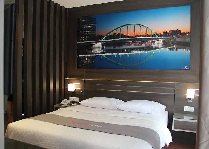 Neotel Hotel City Centre