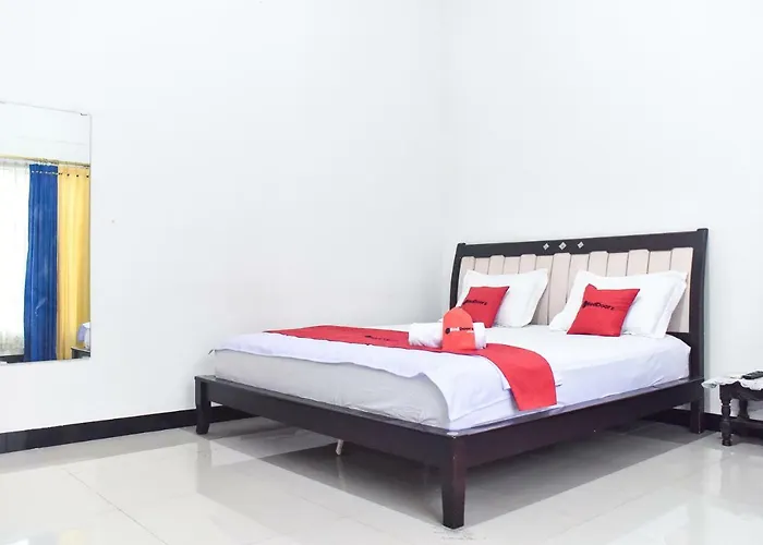 RedDoorz near Sultan Hasanuddin Airport 2 Makassar