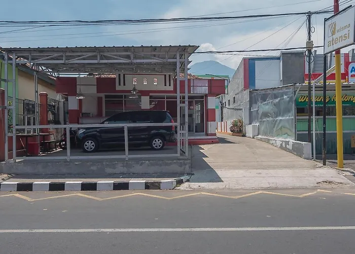 RedDoorz Plus near Alun Alun Kuningan