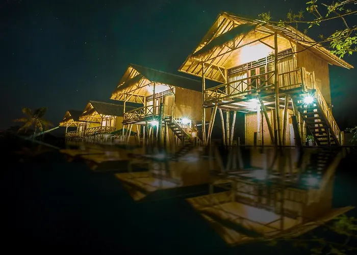 Pondok Bamboo Villa Batununggul, Indonesien
