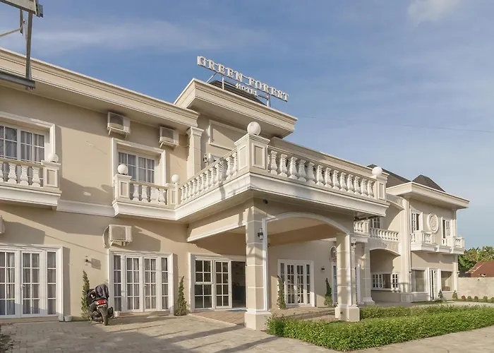 Green Forest Hotel